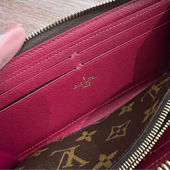 Auth Louis Vuitton Clemence Wallet - Picture 9 of 13